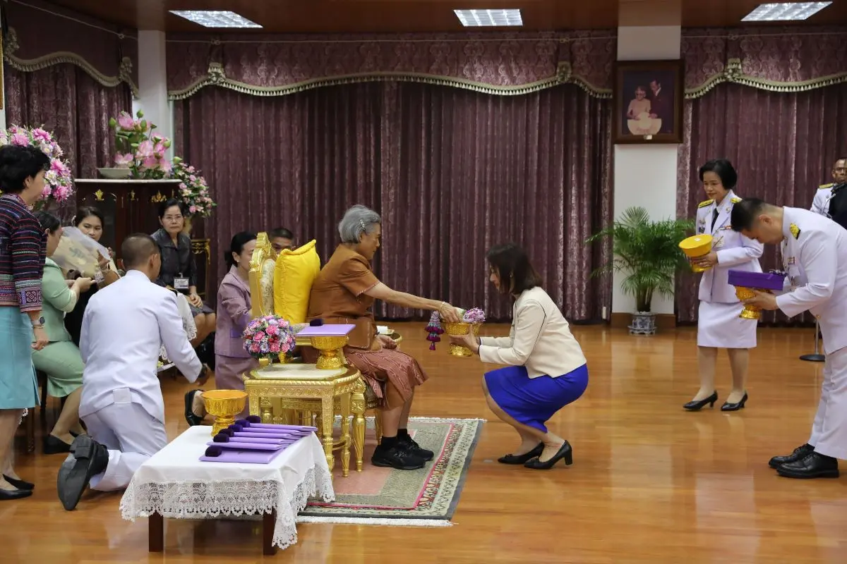 สมเด็จพระกนิษฐาธิราชเจ้า กรมสมเด็จพระเทพรัตนราชสุดา ฯ สยามบรมราชกุมารี พระราชทานพระราชวโรกาสให้ คณะผู้จัด การประกวดดนตรีไทย ระดับมัธยมศึกษา ‘ประลองเพลง ประเลงมโหรี’ ครั้งที่ 36 จากธนาคารกรุงเทพ...