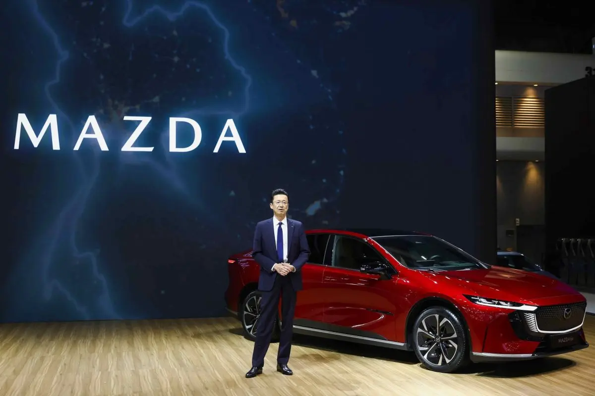 หลังจากเปิดตัวแนะนำรถยนต์ไฟฟ้ารุ่นแรกในประเทศไทย The All-Electric Mazda6e พร้อมเปิดให้ผู้ที่สนใจลงทะเบียนจองสิทธิ์ Mazda6e Premiere Package* ซึ่งลูกค้าจะได้รับสิทธิพิเศษดังกล่าว...