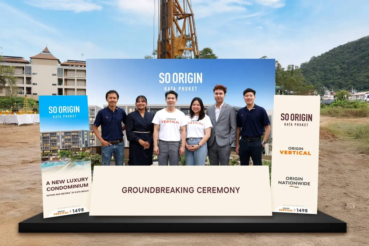 นายธนกร วุฒิพงษ์ (ที่ 3 จากซ้าย) รองประธานอาวุโสฝ่ายธุรกิจระหว่างประเทศ บริษัท ออริจิ้น เวอร์ติเคิล คอร์ปอเรชั่น จำกัด หรือ ORIGIN VERTICAL นำทีมพนักงานและบริษัทผู้รับเหมาก่อสร้าง ร่วมพิธีลงเสาเอก...