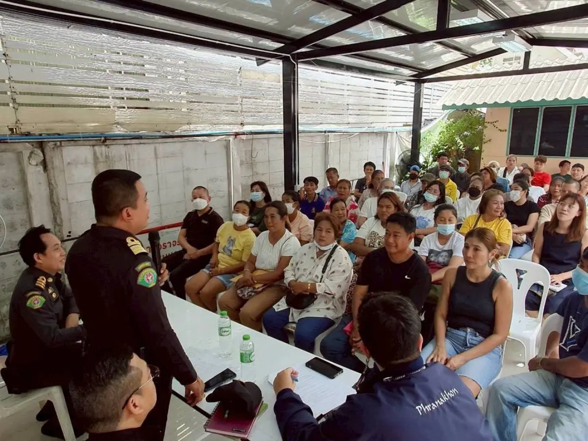 นายสยามรัฐ เรืองนาม ผู้อำนวยการเขตพระนคร กทม. กล่าวกรณีผู้ค้าซอยรามบุตรีร้องเรียนได้รับผลกระทบจากการจัดระเบียบพื้นที่ทำการค้าบริเวณซอยรามบุตรี ข้างวัดชนะสงครามว่า สำนักงานเขตฯ ตรวจสอบ...