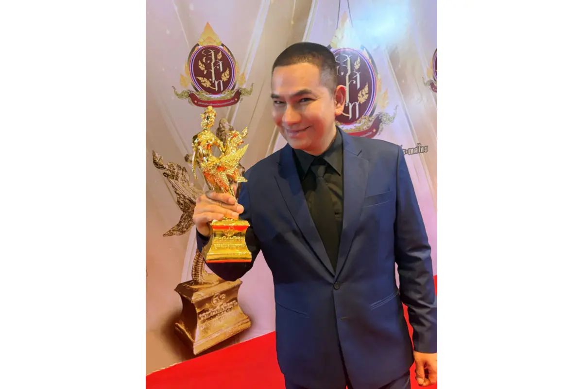 องค์กรส่งเสริมการศึกษาและวัฒนธรรมแห่งประเทศไทย และชมรมปันน้ำใจ อุ่นไอรักได้จัดพิธีมอบรางวัลเชิดชูเกียรติ “กินรีทอง” มหาชน ครั้งที่ ๑๑ เพื่อยกย่องบุคคลที่มีผลงานโดดเด่นและมีคุณธรรม...