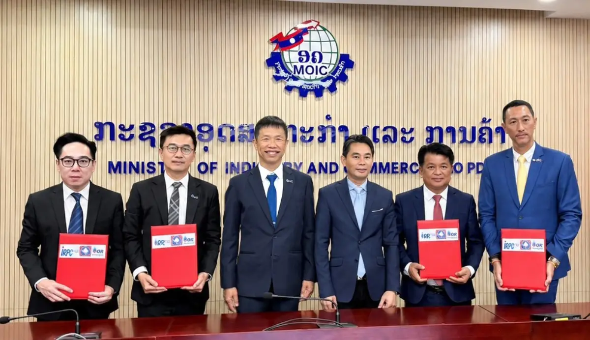กลุ่ม ปตท. และ รัฐวิสาหกิจเชื้อไฟลาว จัดพิธีลงนามสัญญาซื้อขายน้ำมันเชื้อเพลิง เพื่อเสริมสร้างความร่วมมือทางธุรกิจและความมั่นคงทางพลังงานใน สปป.ลาว โดยมี ดร.มะโนทอง วงไซ...