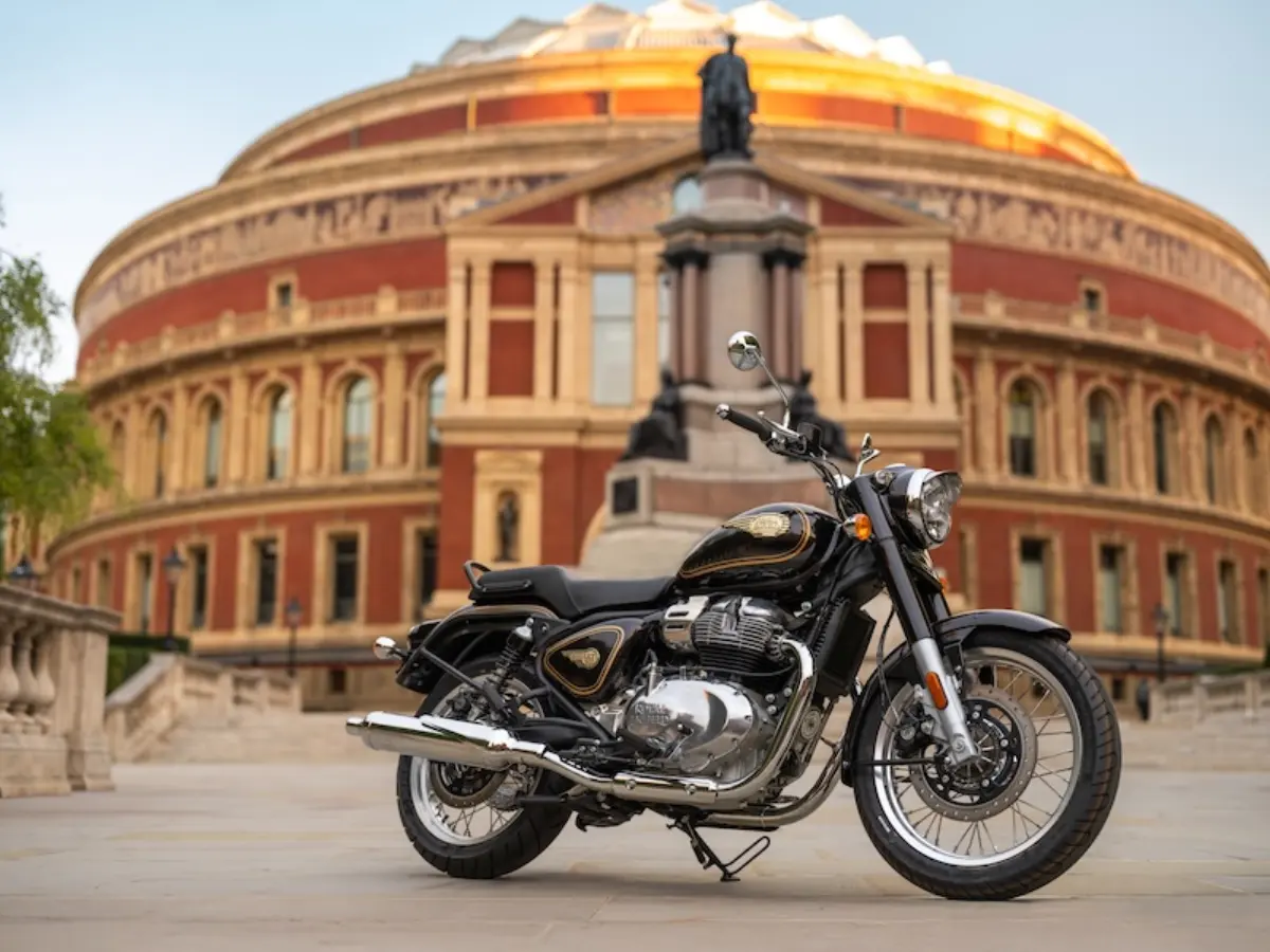 ตำนานบทใหม่ของ Bullet – Royal Enfield ยกระดับตำนาน Bullet สู่ยุคใหม่ด้วยเครื่องยนต์สูบคู่ 650 ซีซี ถ่ายทอด DNA แห่งความทนทานที่สั่งสมมากว่า 90 ปี ผสานสมรรถนะอันทรงพลังเข้ากับการขับขี่ที่นุ่มนวล...