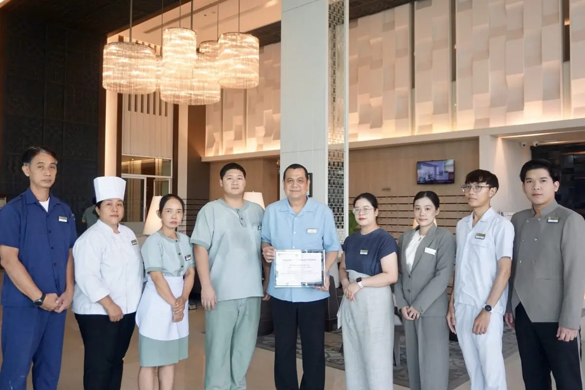 โรงแรมแคนทารี โคราช นำโดย คุณมกริน พรหมโยธี ผู้จัดการทั่วไป พร้อมด้วยพนักงาน ร่วมแสดงความยินดีในโอกาสที่โรงแรมได้รับการรับรองเป็น 3C Hotel ภายใต้โครงการเฝ้าระวังการปนเปื้อนของตัวเรือดและเชื้อก่อโรคใน...